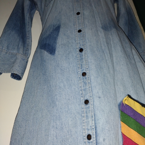 CALVIN KLEIN Distressed DENIM SHIRT DRESS; Pockets & Rainbow patch! Super cute! - Picture 3 of 15